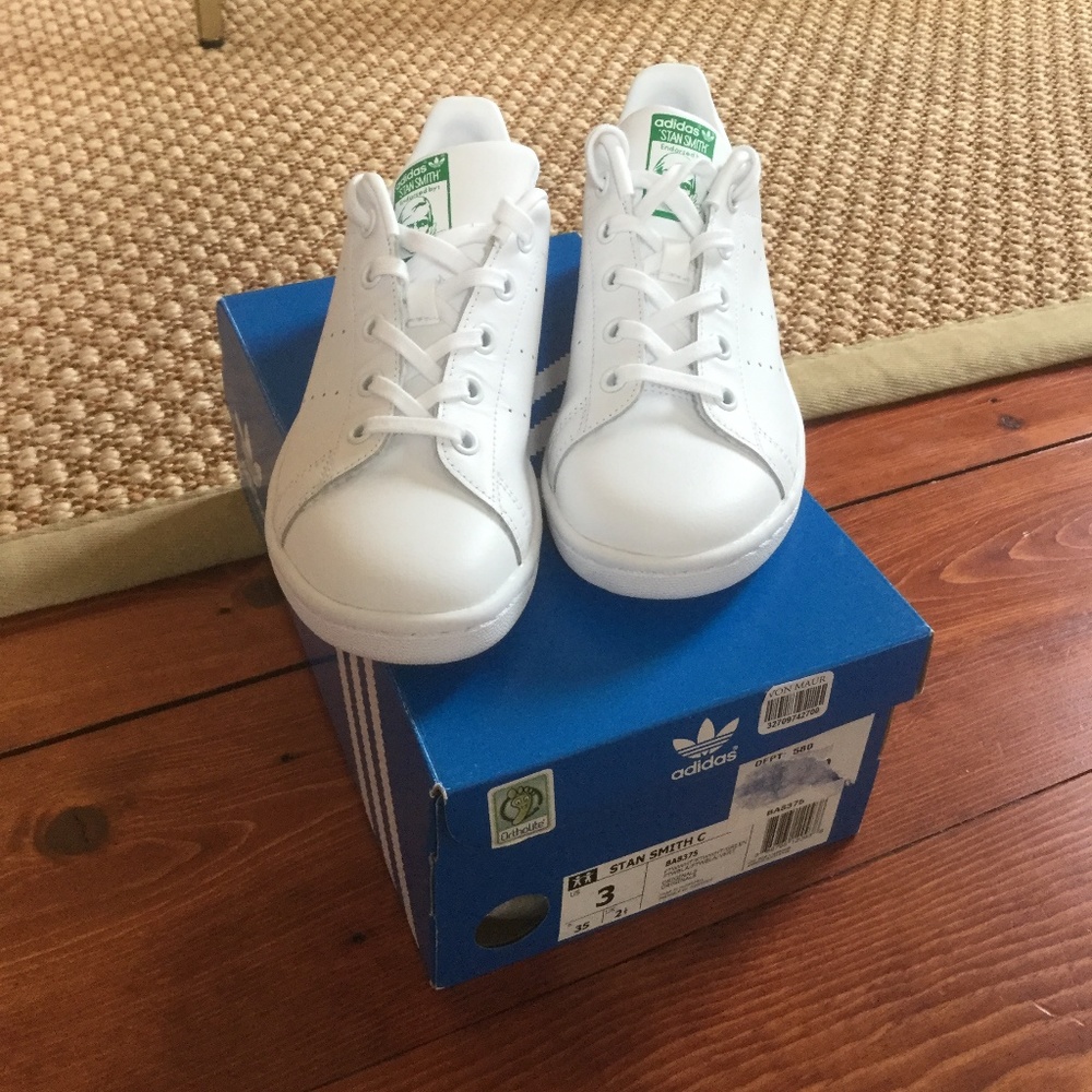 NEW w/ BOX Adidas Stan Smith Sneakers Youth Size 3